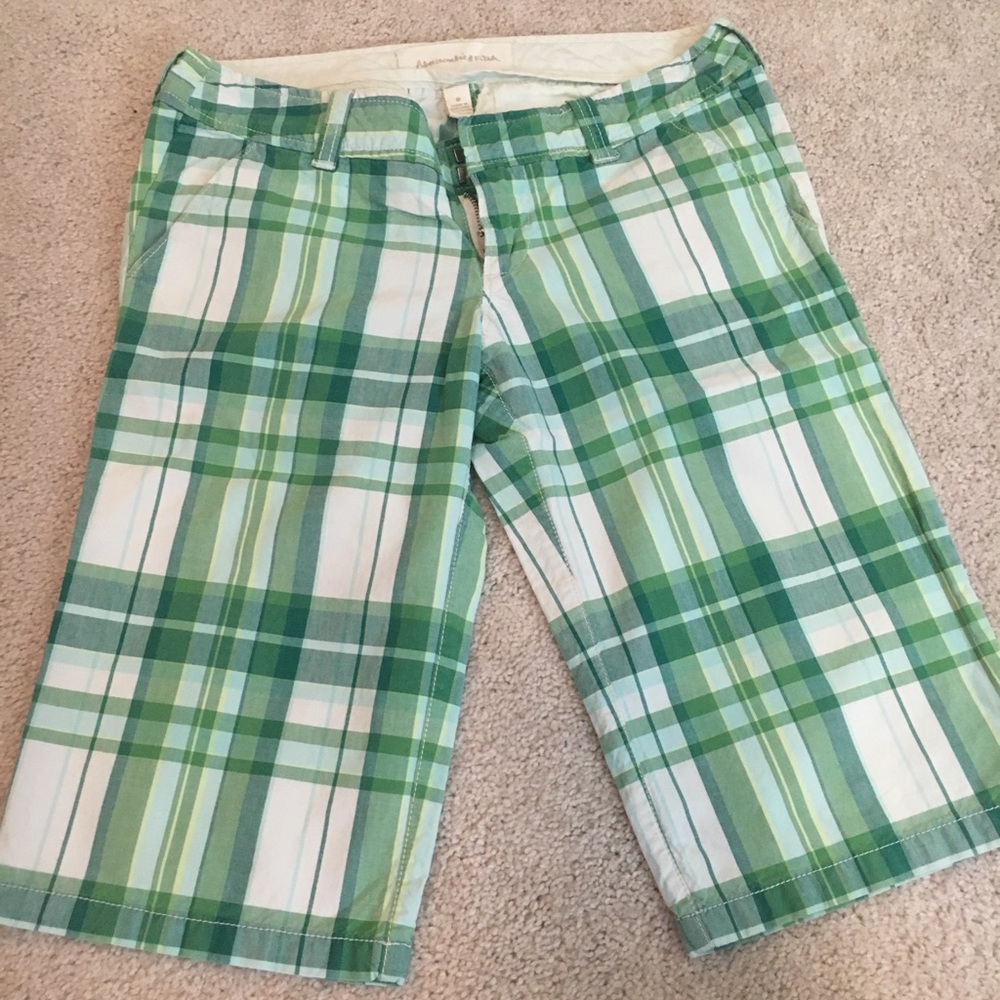 Abercrombie knee length shorts